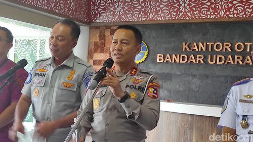 Kakorlantas Polri Irjen Aan Suhanan saat konferensi pers di Kantor Otoritas Bandara Wilayah IV, Selasa (9/1/2024).