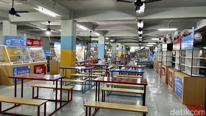 Kawasan Kuliner Alun-alun Bandung di area basement.