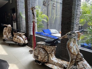 Ini Galeri Seni atau Kafe? Kopi Bali House di Denpasar Beda, Nih