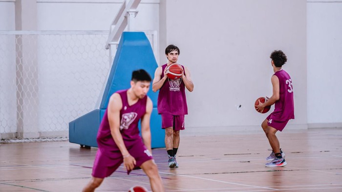 Latihan Bima Perkasa Jogja jelang IBL 2024 di GOR Pancasila, UGM.