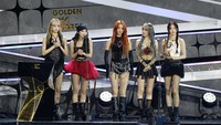 LE SSERAFIM meraih kesuksesan lewat perilisan UNFORGIVEN. Single andalan di album tersebut, UNFORGIVEN, kini sudah didengarkan lebih dari 171 juta kali di Spotify. (Foto: dok. Golden Disc Awards/JTBC)