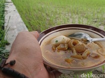 Makan Lontong Kikil dengan View Sawah Cuma Rp 5 Ribu di Lamongan, Ayo Mampir!