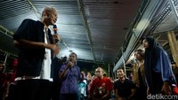 Dialog ini  dilakukan hampir selama satu jam.