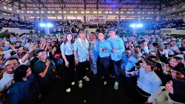 Momen Gibran Hadiri Deklarasi Pendukung Didampingi Hotman Paris di Bali