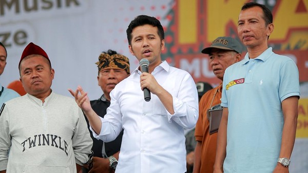 Momen Keseruan Emil Dardak saat Bertemu Nelayan Muncar