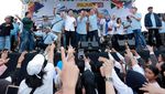 Momen Keseruan Emil Dardak saat Bertemu Nelayan Muncar