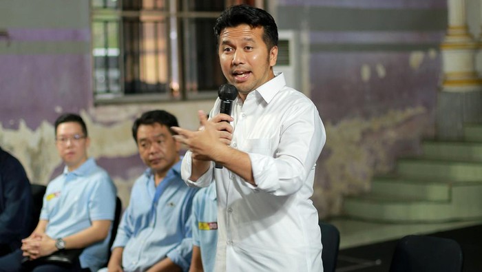 Wakil Gubernur Jawa Timur, Emil Dardak menemui masyarakat perikanan Muncar, Banyuwangi untuk menjaring aspirasi masyarakat. Begini potret keseruannya.