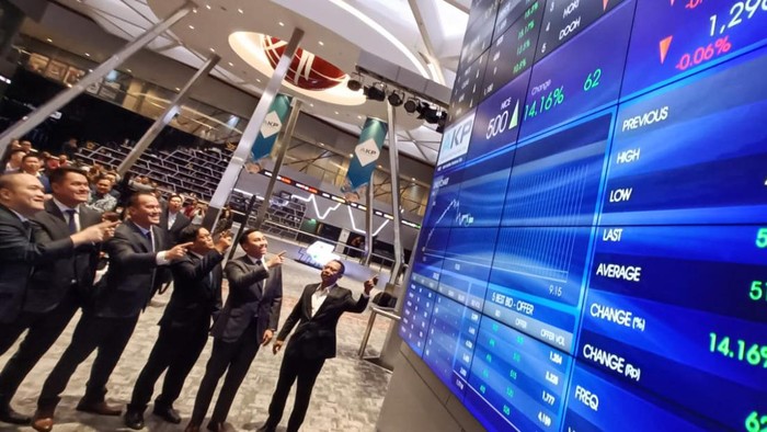 NICE Resmi Melantai di Bursa PT Adhi Kartiko Pratama Tbk (NICE) telah resmi tercatat di Bursa Efek Indonesia (BEI) melalui mekanisme penawaran umum perdana saham atau initial public offering (IPO), Selasa (9/1/2024).