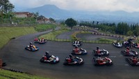 Noahs Park juga baru saja membuka wahana baru yang seru juga menantang yakni wahana gokart. Bermain gokart di sini traveler akan disuguhkan pemandangan ke arah Tangkuban Perahu. Namun, jangan sampai salah fokus melihat pemandangan, traveler juga mesti menjaga fokus terhadap tikungan-tikungan yang curam di sini.