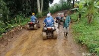 Salah satu wahana yang menantang adrenaline di sini adalah ATV. Traveler dapat menyusuri perbukitan yang cukup curam dan jalanan yang berlumpur dengan jarak 1-2 km. Jika hujan, wahana ini menjadi lebih menantang karena jalanan tanah semakin basah dan sulit untuk mengendalikan ATV. Namun, hal itu juga menjadi keseruan tersendiri yang meningkatkan adrenaline.