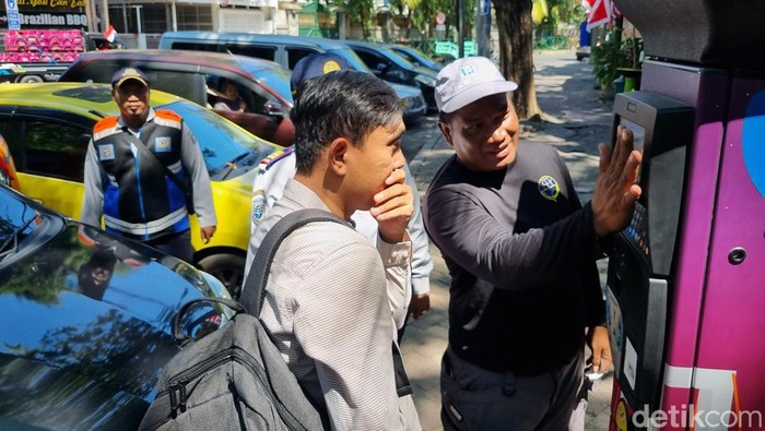 parkir di surabaya bayar dengan qris