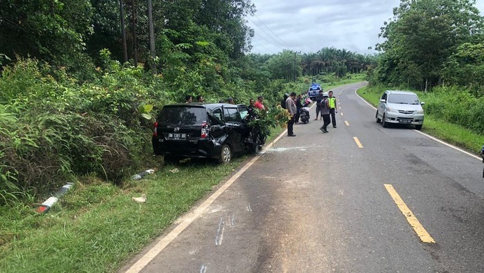 Pasangan suami istri (pasutri) di Kabupaten Bangka, tewas setelah mobil yang ditumpangi terlibat kecelakaan.