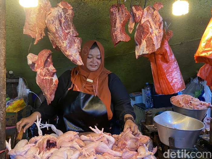 pedagang daging sapi di pasar keputran