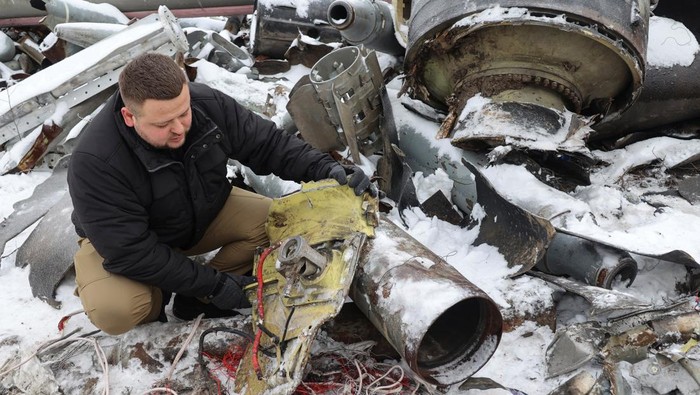 A view shows parts of an unidentified missile, which Ukrainian authorities believe to be made in North Korea and was used in a strike in Kharkiv earlier this week, amid Russia's attack on Ukraine, in Kharkiv, Ukraine January 6, 2024. REUTERS/Vyacheslav Madiyevskyy