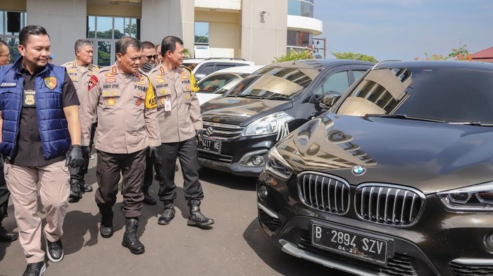 Polda Jateng konferensi pers penangkapan komplotan Lengek Squad penjual mobil bodong, Selasa (9/1/2024).