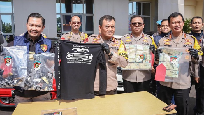 Polda Jateng konferensi pers penangkapan komplotan Lengek Squad penjual mobil bodong, Selasa (9/1/2024).