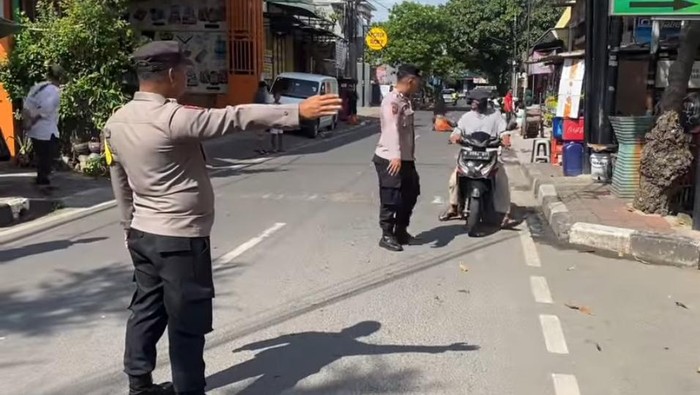 Polsek Koja melakukan operasi edukasi tertib lalu lintas