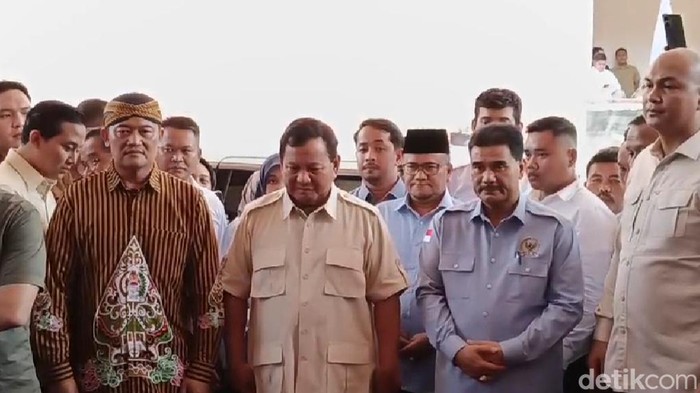 Prabowo ketika datang di Jambi dan disambut tarian Sikapur Sirih