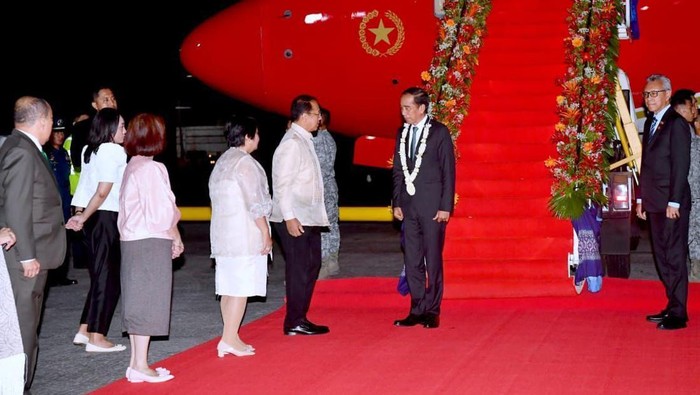 Presiden Joko Widodo (Jokowi) tiba di Filipina usai menempuh 4 jam penerbangan dari Tanah Air, Selasa (9/1/2024).