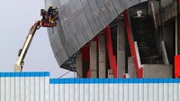 Stadion berstandar interasional dengan kapasitas 15 ribu penonton itu ditargetkan selesai pada pertengahan 2024.