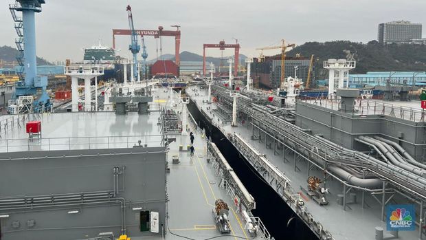 PT Pertamina International Shipping (PIS) mendatangkan dua kapal tanker baru buatan Hyundai, Korea Selatan. Tanker tersebut khusus untuk mengangkut muatan LPG dan amonia. (CNBC Indonesia/Wahyu Daniel)
