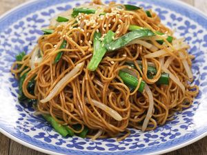 Resep Bakmi Goreng Hong Kong Berbumbu Sederhana yang Gurih Mulur