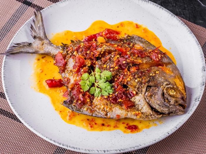 Resep Ikan Bawal Goreng Bumbu Cabe