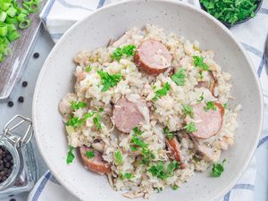 Resep Nasi Ayam dan Sosis yang Praktis Untuk Menu Sarapan atau Bekal