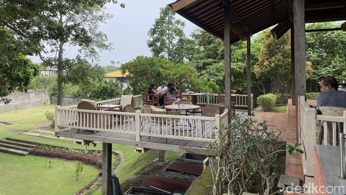 Restoran di Denpasar, Margot Riverside, dengan view Sungai Ayung