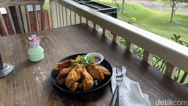 Restoran di Denpasar, Margot Riverside, dengan view Sungai Ayung