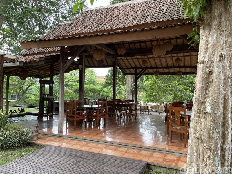 Restoran di Denpasar, Margot Riverside, dengan view Sungai Ayung