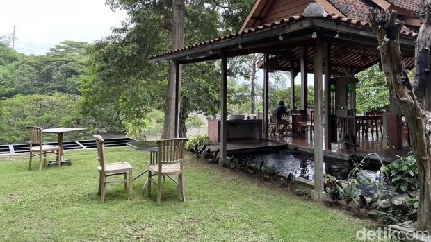 Restoran di Denpasar, Margot Riverside, dengan view Sungai Ayung