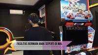 Ada games seperti di mall untuk anak-anaknya. Ustaz Solmed dan April Jasmine memberlakukan aturan di mana, anak-anaknya hanya bisa memakai mainan ini saat libur sekolah atau hari Sabtu dan Minggu. Foto: dok. Capture Selebrita