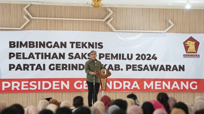 Sekjen Partai Gerindra Ahmad Muzani memberikan pembekalan dan pelatihan kepada ribuan saksi TPS di Lampung, Selasa (9/1/2024).