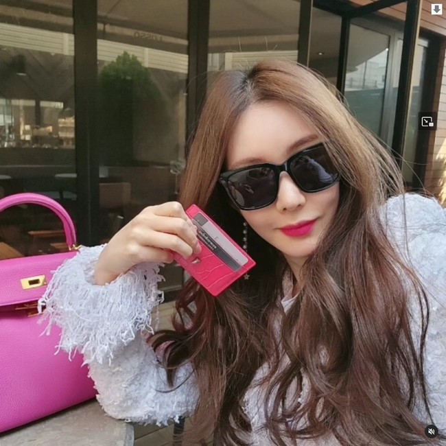 Joo Ah cukup sering berbagi kehidupan mewahnya sebagai istri pengusaha. Baru-baru ini ia pun membagi pertemuannya dengan Sarawut. Foto: Instagram @shinjooah