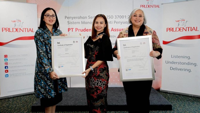 PT Prudential Life Assurance (Prudential Indonesia) hari ini secara resmi menjadi perusahaan asuransi jiwa joint venture pertama yang meraih sertifikasi global yaitu ISO 37001:2016 terkait Sistem Manajemen Anti Penyuapan (SMAP). Penyerahan sertifikasi ini secara simbolis diserahkan oleh Nolia Natalia, Managing Director PT BSI (British Standards Institution) Group Indonesia kepada Michellina Laksmi Triwardhany selaku Presiden Direktur Prudential Indonesia di Prudential Tower, Jakarta (9/1).
