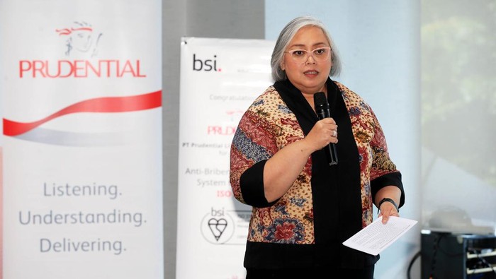 Sistem Manajemen Anti Penyuapan PT Prudential Life Assurance (Prudential Indonesia) hari ini secara resmi menjadi perusahaan asuransi jiwa joint venture pertama yang meraih sertifikasi global yaitu ISO 37001:2016 terkait Sistem Manajemen Anti Penyuapan (SMAP). Penyerahan sertifikasi ini secara simbolis diserahkan oleh Nolia Natalia, Managing Director PT BSI (British Standards Institution) Group Indonesia kepada Michellina Laksmi Triwardhany selaku Presiden Direktur Prudential Indonesia di Prudential Tower, Jakarta (9/1).