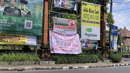 Spanduk sindiran ke Gibran menjelang kampanye di Denpasar. (Rizki Setyo Samudro/detikBali)