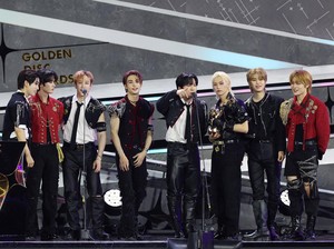 Stray Kids Cetak Rekor Lewat Gods Menu