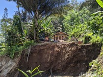 Tanah Longsor Dampak Proyek Bendungan di Lombok Barat, 3 KK Mengungsi