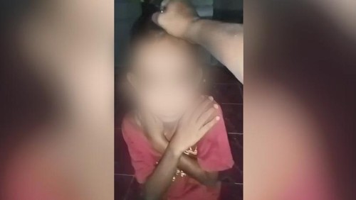 Tangkapan layar video pelaku aniaya kedua anaknya di Gianyar, Bali, Selasa (9/1/2024). (Tangkapan layar)