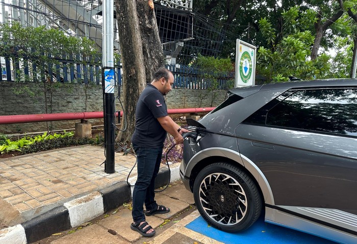 Tiang Listrik Jadi SPKLU