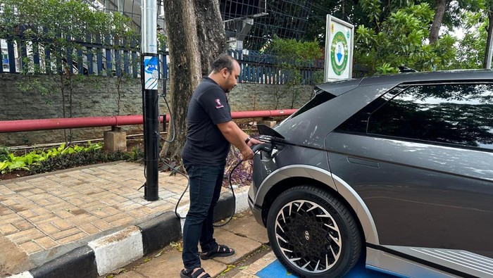 Tiang Listrik Jadi SPKLU