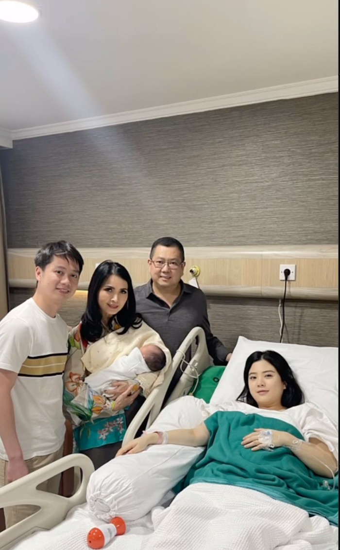 Valencia Tanoesoedibjo melahirkan