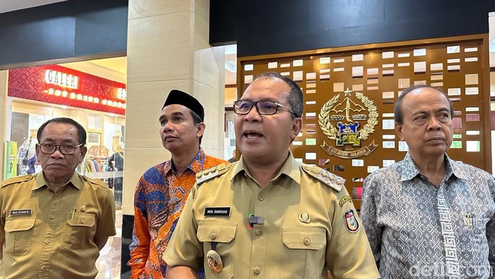 Wali Kota Makassar Danny Pomanto buka suara soal investasi di PT GMTD.