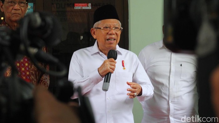 Wapres Maruf Amin saat kunjungan kerja ke Kantor Kapanewon Prambanan, Selasa (9/1/2024).