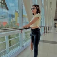 Rupanya Dodit dan Angelina sendiri sudah resmi berpacaran pada tahun 2014. Berparas cantik, penampilan Angelina pun berhasil curi atensi. Foto: Instagram/@angelinaci_