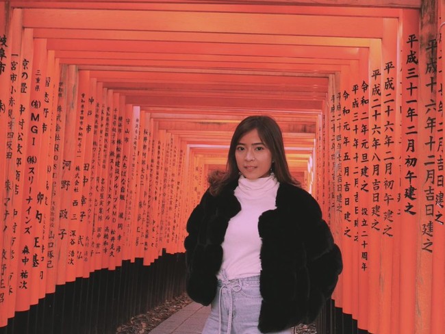 Melihat dari unggahannya di Instagram, Angelina banyak membagikan foto-fotonya saat travelling. Seperti dalam foto yang satu ini saat Angelina berkunjung ke Jepang. Foto: Instagram/@angelinaci_