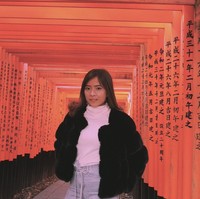 Melihat dari unggahannya di Instagram, Angelina banyak membagikan foto-fotonya saat travelling. Seperti dalam foto yang satu ini saat Angelina berkunjung ke Jepang. Foto: Instagram/@angelinaci_