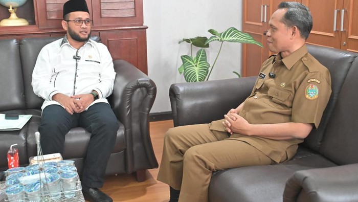Anggota DPD RI Dedi Iskandar Batubara dengan Kepala Disbudparekaf Sumut Zumri Sulthony (Istimewa/Dok. Pribadi)